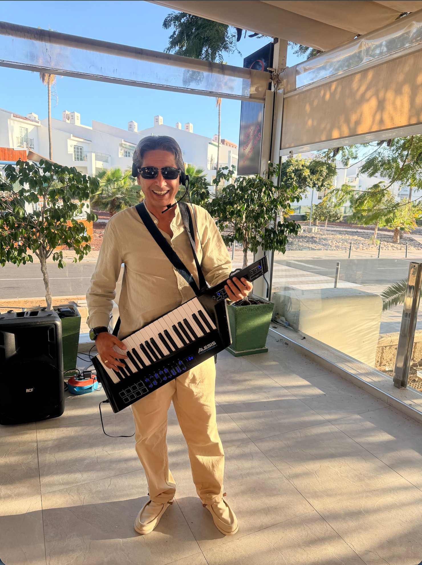 Live piano evening at La Familia restaurant