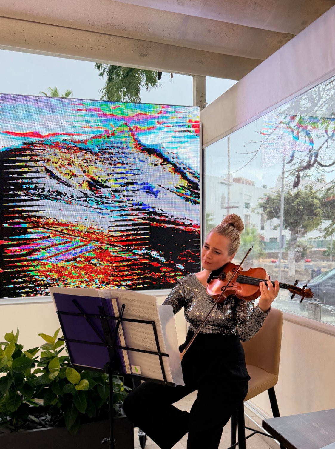 Live classical violin Sunday evening at La Familia Tenerife