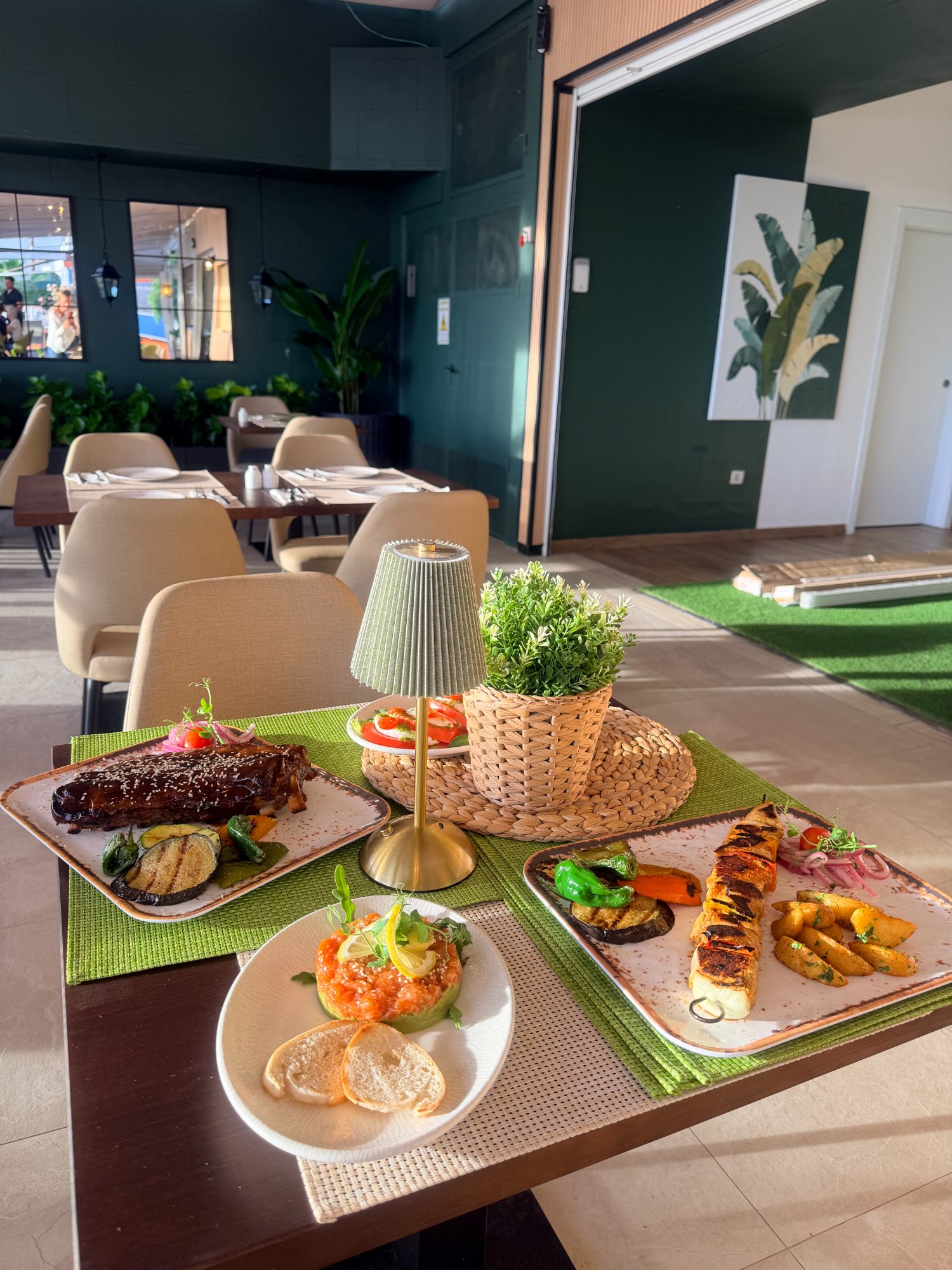 La Familia Costa Adeje dining