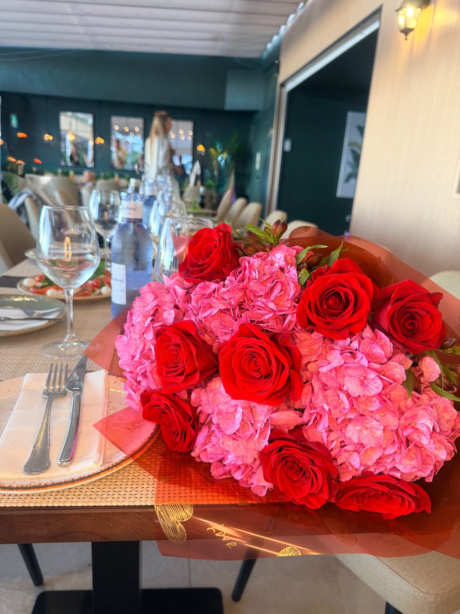 La Familia restaurant decor and ambiance