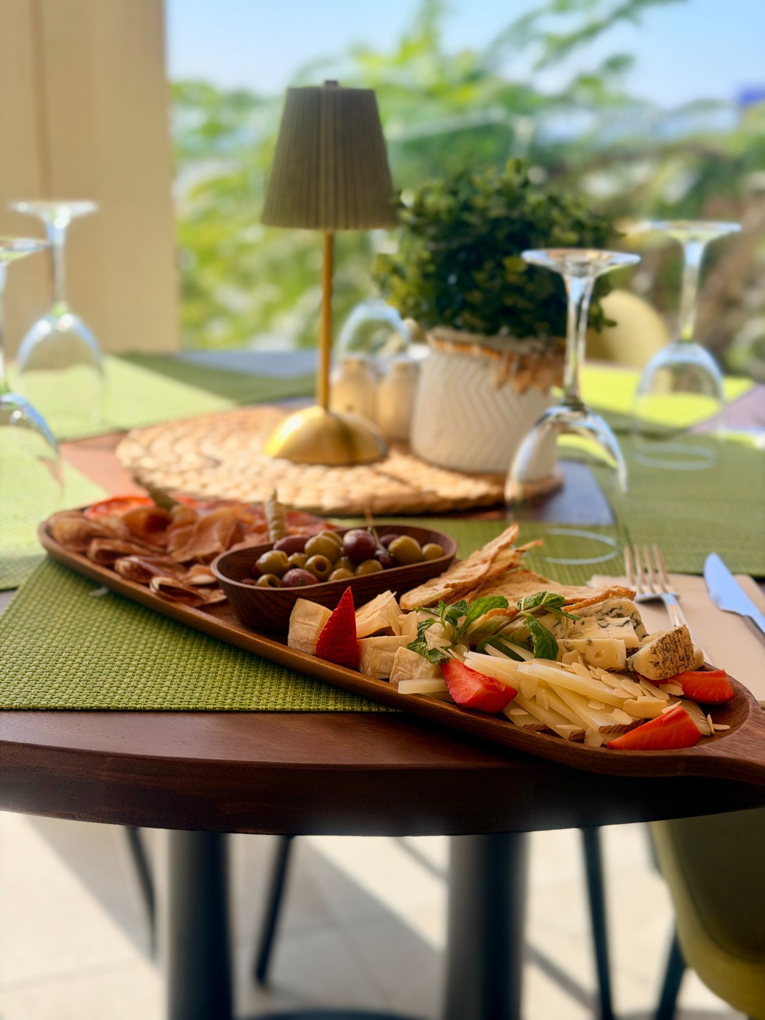 La Familia restaurant evening atmosphere